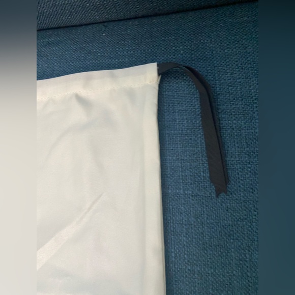 Authentic Gucci Dust Bag for Shoes/ Bags Satin w Black Ribbon Size 6.25” X 15.5” - Picture 3 of 11